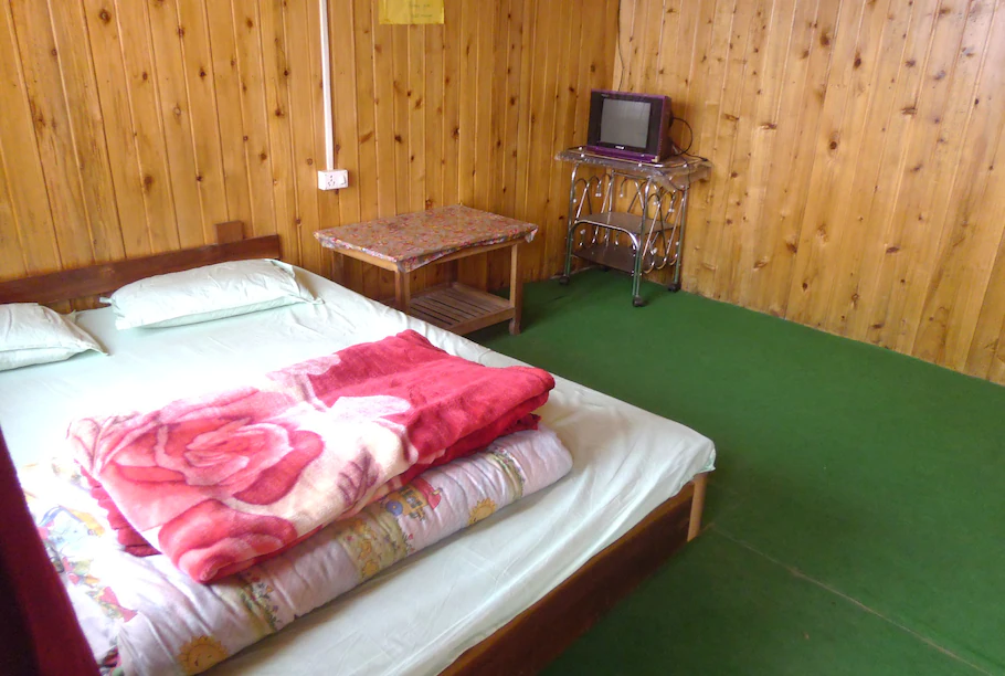 Pink Floyed Homestay | Standard Double Bed